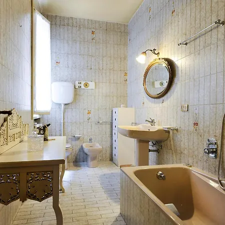 Ur Nest Strada Maggiore Apartmán *