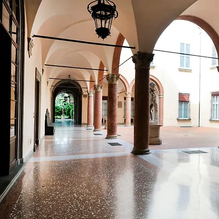 Ur Nest Strada Maggiore Apartmán *